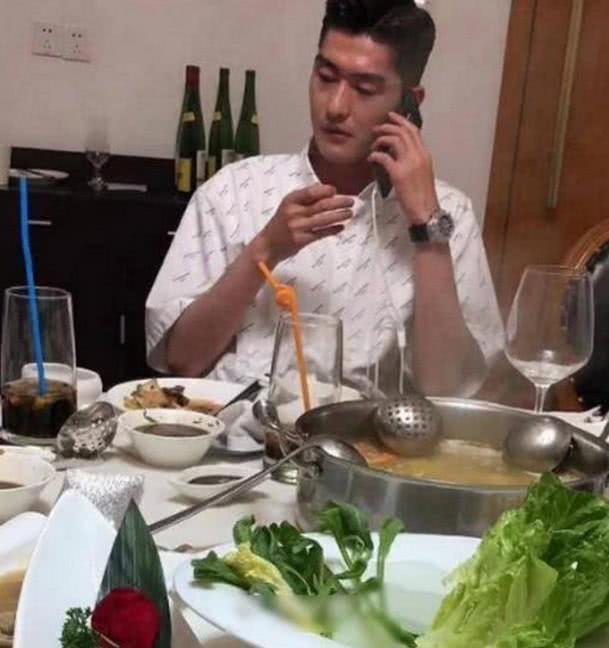 张翰吃火锅的被偷拍