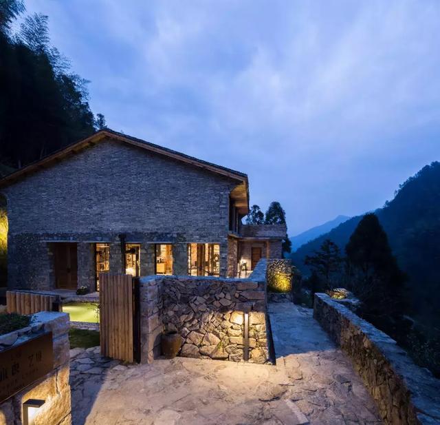 这个隐秘古村中的石头房竟然是一房难求的最美民宿