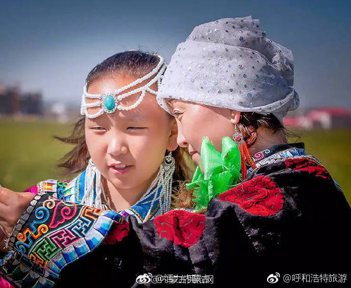 乌珠穆沁蒙古袍
