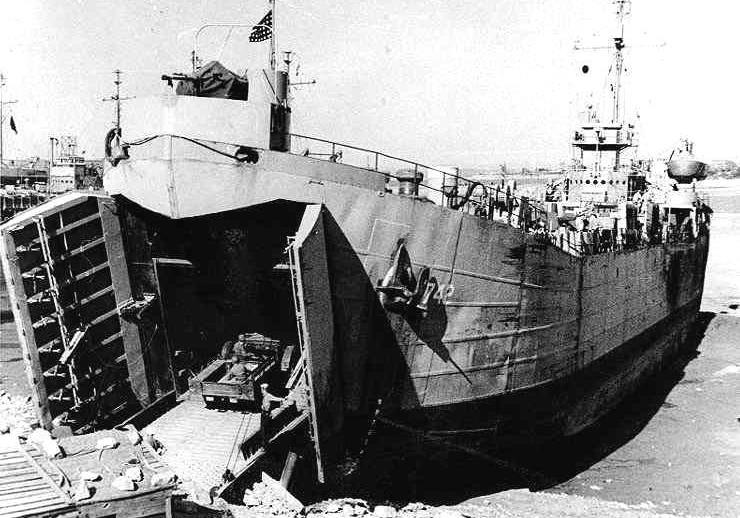 【译者注:坦克登陆舰(lst,landing ship tank)是二战期间设计的一种