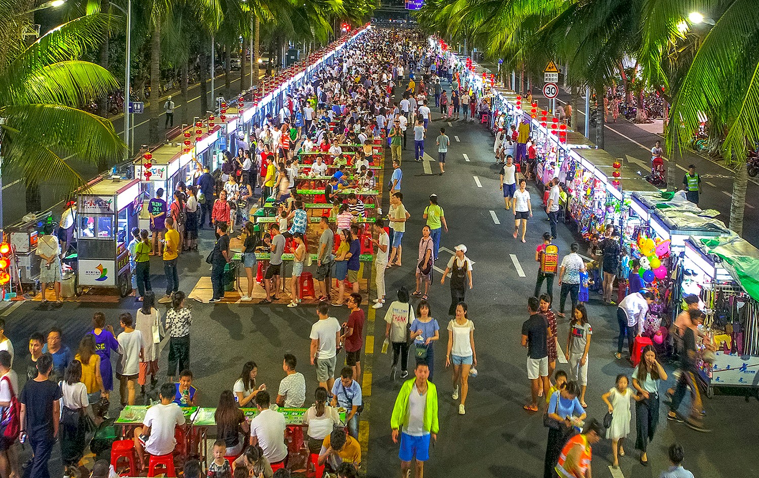 夜市小吃看了流口水,美食馋死人了,排长队也值得