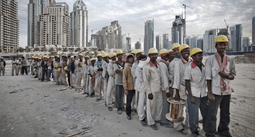 一种是享受高福利的本地人;一种是在迪拜投资和工作的外国人;还有一种