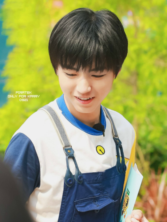 爱穿背带裤的王俊凯解一下图3可爱图4妖艳的过分