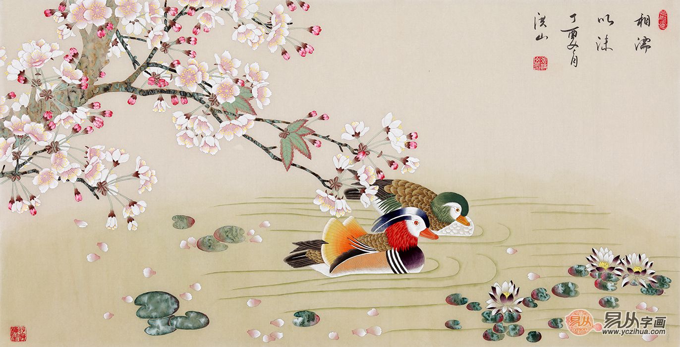 波纹微微向后划行着,鸳鸯动作可爱,姿态优雅恩爱有加,这幅充满诗情画