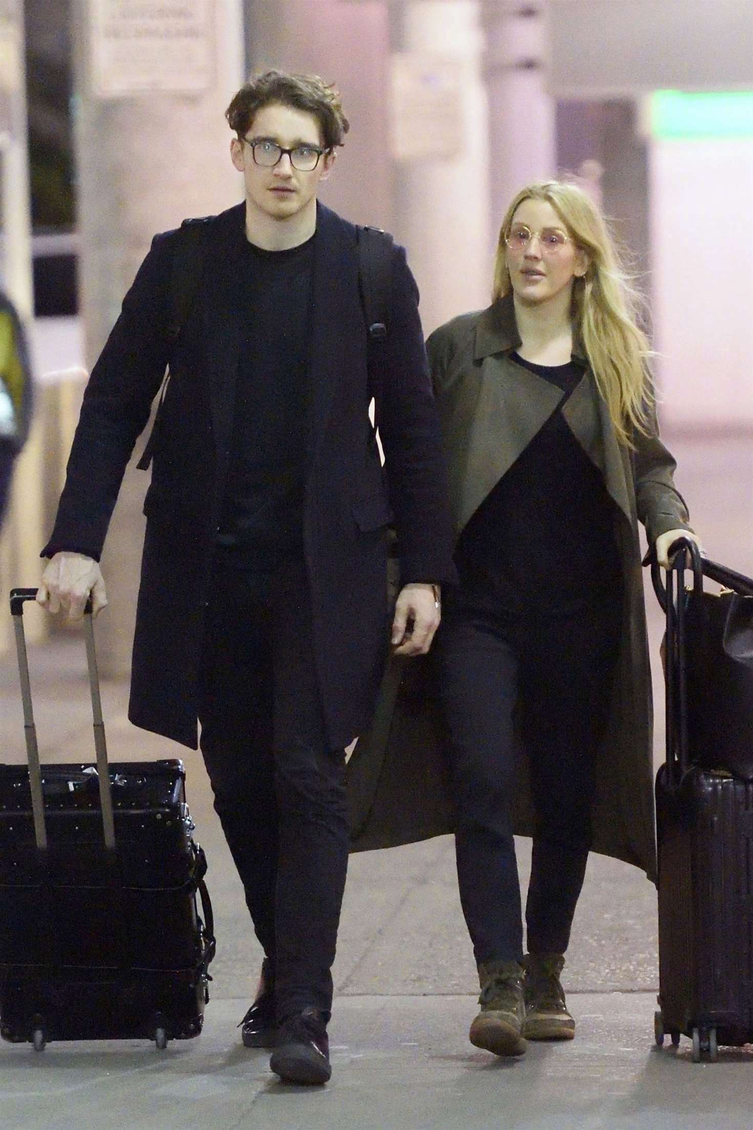 elliegoulding结婚,elliegoulding 绵羊elliegoulding身穿军绿色风衣和男朋友casparjopling现身纽约jf