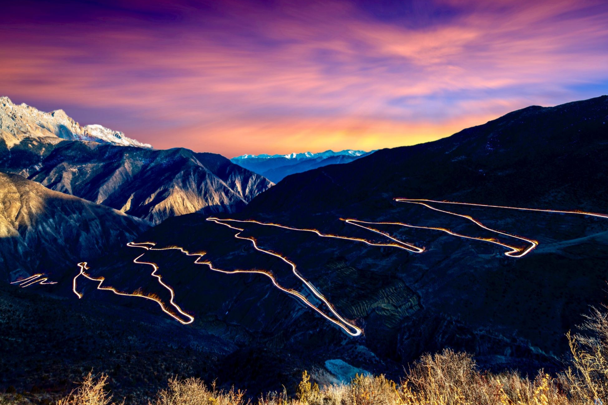 川藏线最惊险和最精美的路段,果然是身体在地狱眼睛在天堂的感受