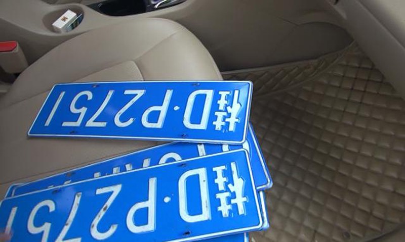 拆车牌不挂牌藏假牌被查司机被记12分罚200元