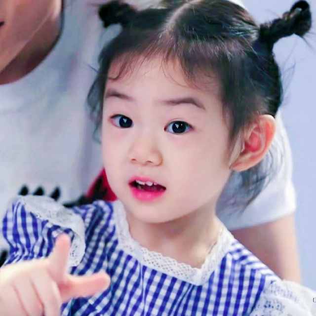 lucky,戚薇的粘贴复制.活泼可爱,人气堪比当年的甜馨