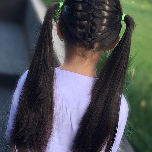 给女孩子编头发,这样的发型师最简单的参考图