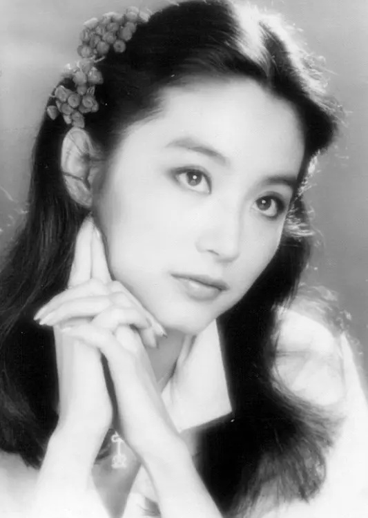 林青霞的年轻旧照眉如远山含黛目似秋水横波真时光美人