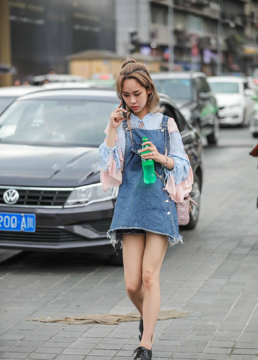 时尚美女"东莞石龙现在哪里有小巷可以玩"街拍图文-大全