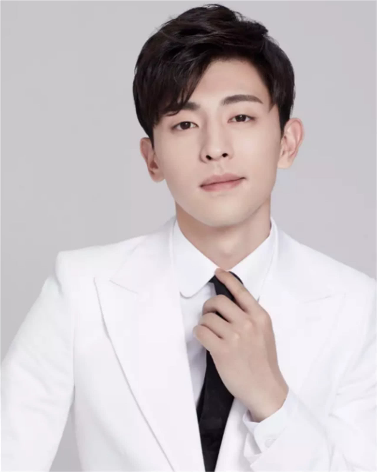 有"缺陷"的明星:邓伦的耳朵,赵丽颖的脚,而这个却令人羡慕