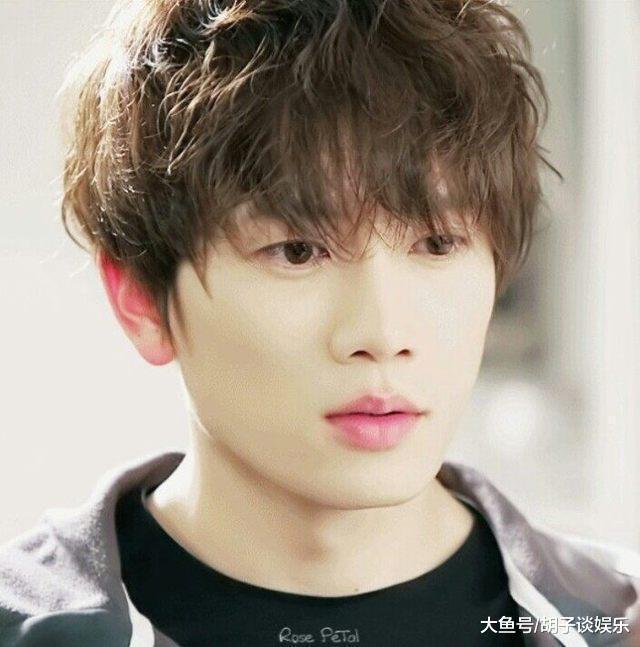 他演技精湛一人分饰7角, 迎娶李钟硕最爱的女人, 40岁还是童颜!