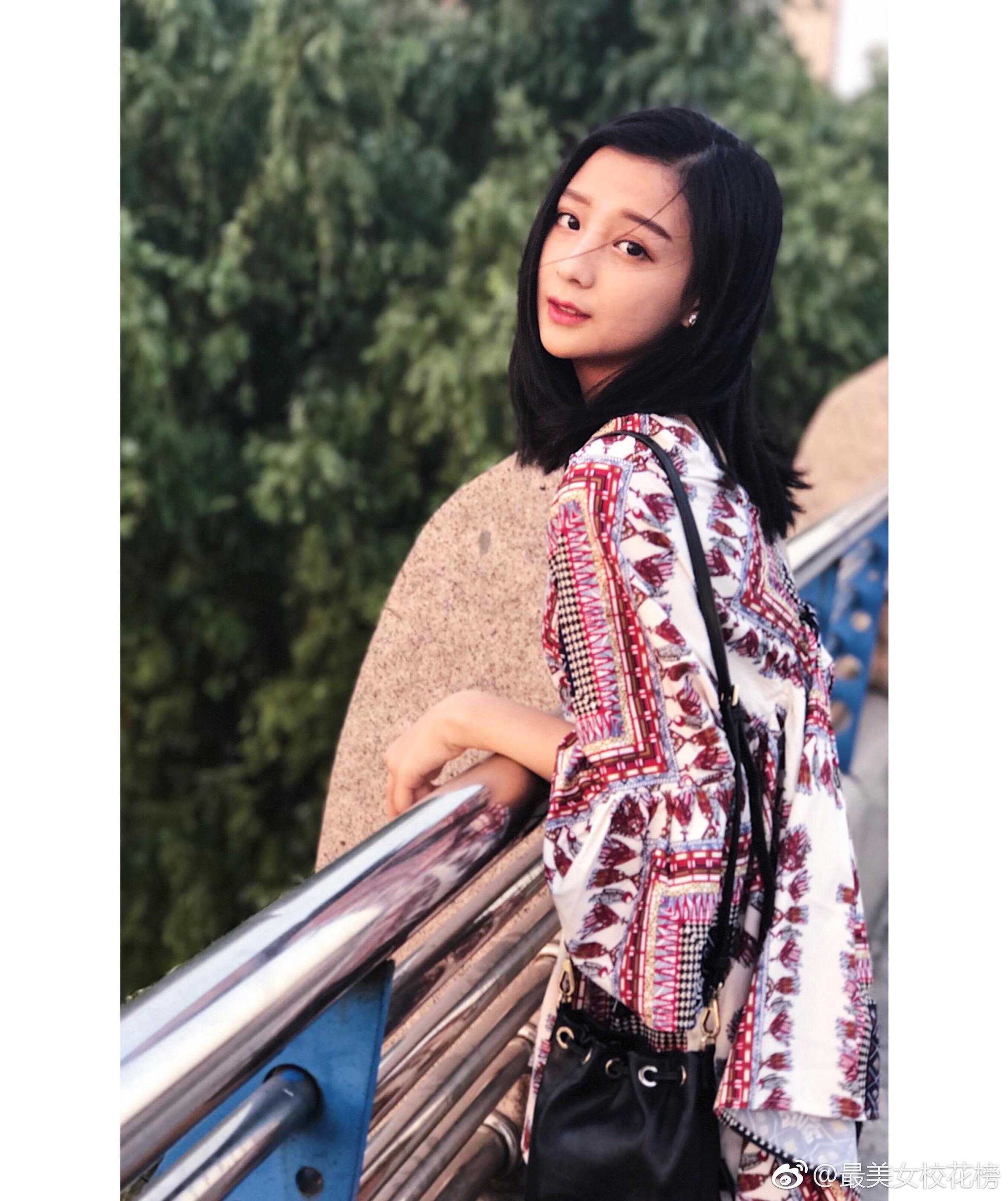 张睿涵南京艺术学院168cm喜欢玩玩lol守望先锋最近一直沉迷于dnf