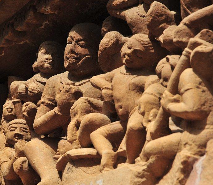 这个教派是古代印度教的一只,属于"性力派",崇尚性,认为通过"性爱",才