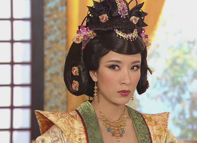 戴三角形项链的古装女子,姚金玲霸气,白素贞淡雅,小玉