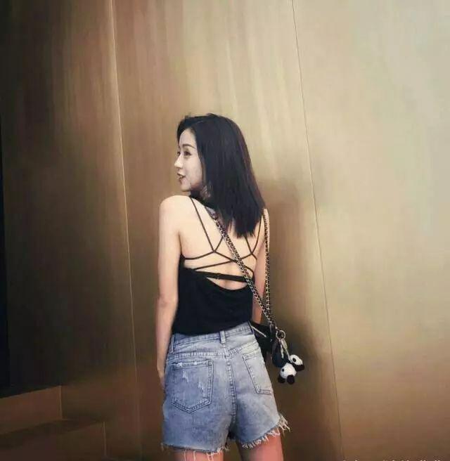 抖音莉哥近照曝光,网友:21看着像38,和柳岩对比差距太大了!