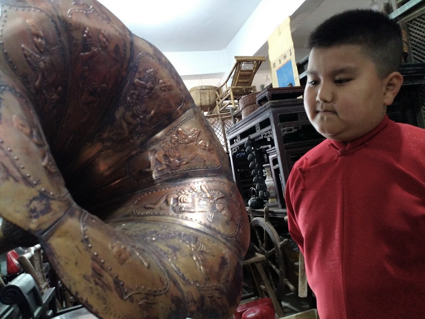 山东阳信:水落坡11岁说唱男孩 身着长衫探古寻宝过"六一"