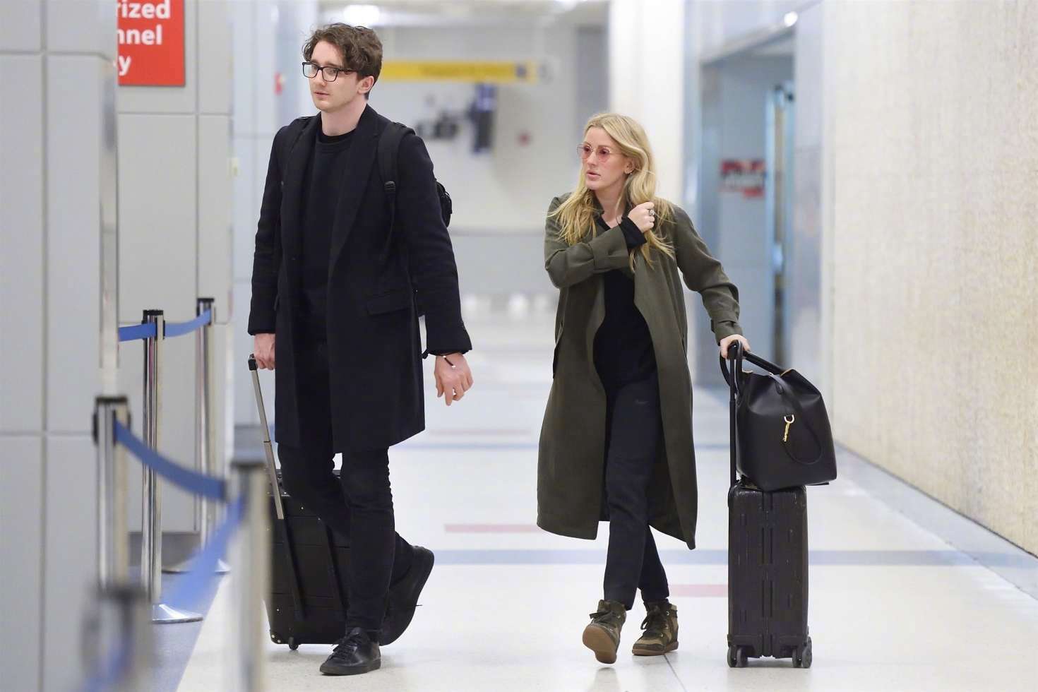 elliegoulding结婚,elliegoulding 绵羊elliegoulding身穿军绿色风衣和男朋友casparjopling现身纽约jf