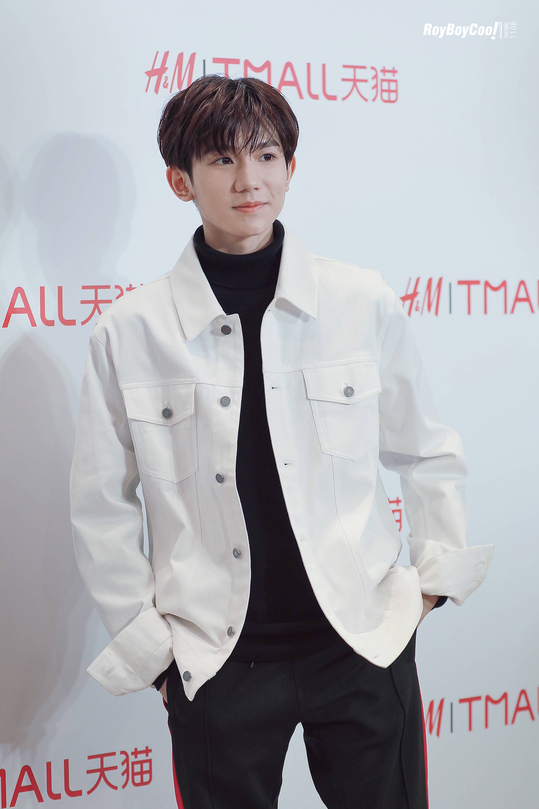 作为hm中国区新生代形象代言人出席活动,今日风格清新俊逸