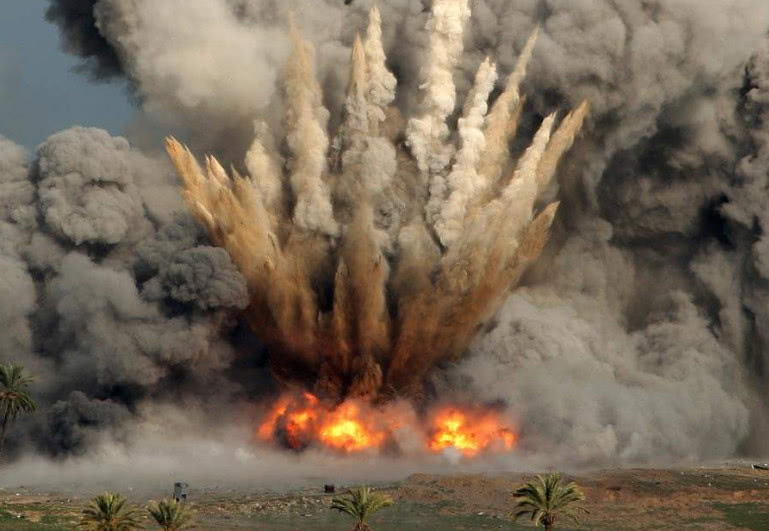 以色列遭几十枚导弹袭击扬言报复俄军两盟友中东火药桶重燃