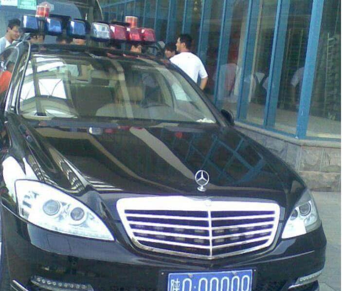 在陕西有网友曝光了一辆陕