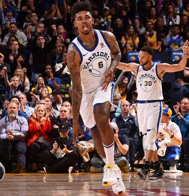 库里一复出就砍29分赢球,但却伤退了,勇士卫冕最大的敌人来了