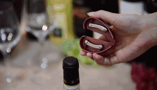 跟女神烛光晚餐时如何正确优雅地用6秒开红酒