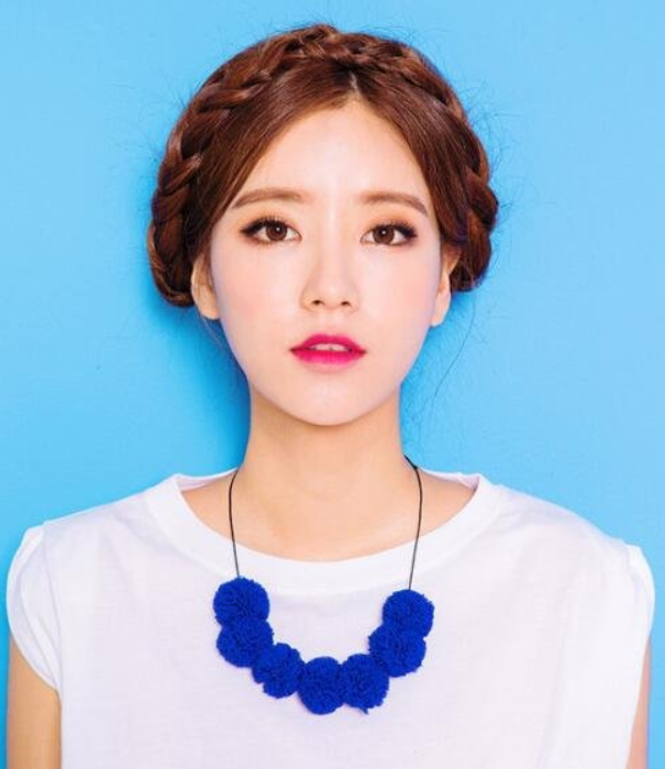 推荐几款露额无刘海盘发发型,扎法简单又省时!