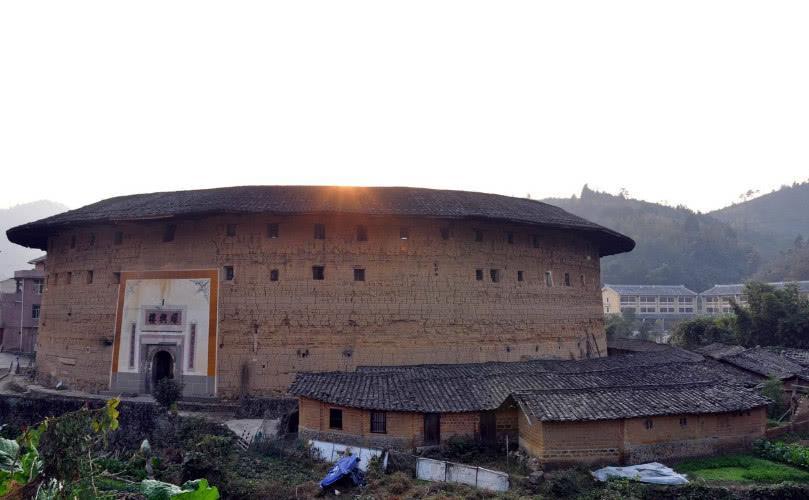 最有广东特色的两大古民居, 建筑风格截然不同