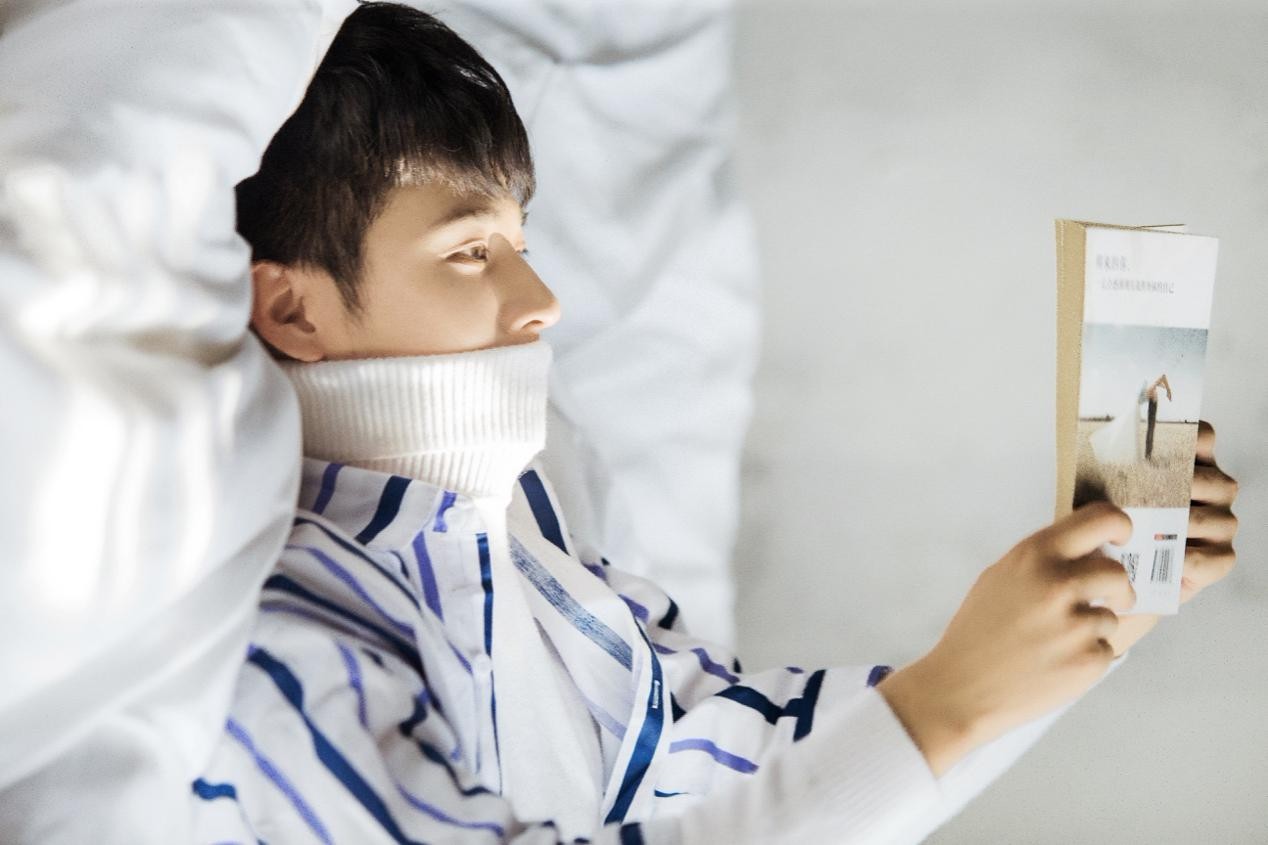 演员王浩男清新写真曝光干净清新俊朗