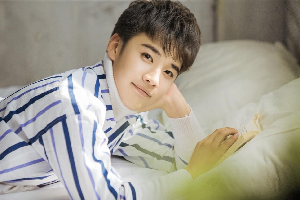 演员王浩男清新写真曝光干净清新俊朗