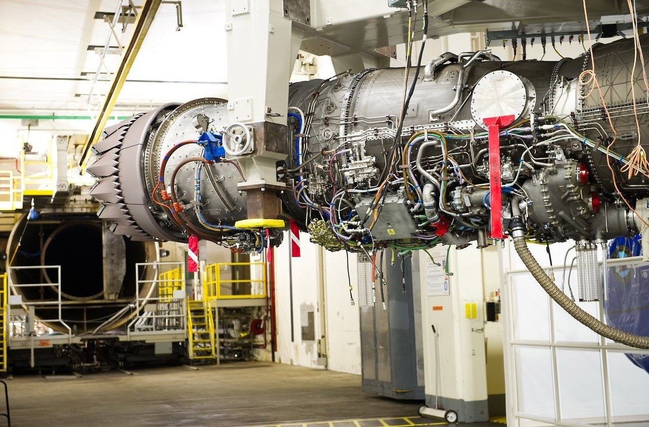 流水线上的f135发动机