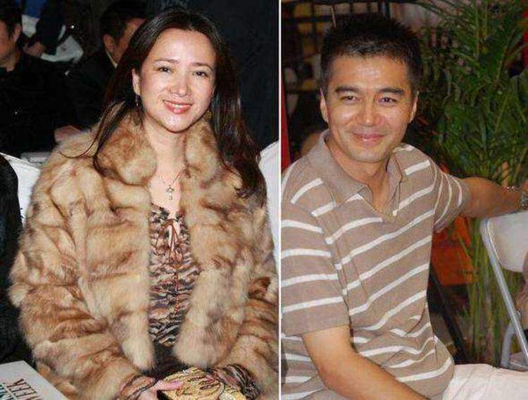 54岁何晴全家现状,二婚再嫁好男人,如今儿子像极前夫