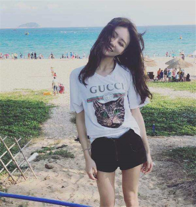 抖音温婉准备回归,再现停车场舞蹈!网友:自己几