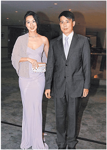 她当红时因耍大牌被换角色,嫁入豪门遭家暴,今与儿子相依为命