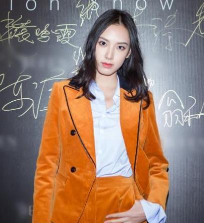 孙嘉灵:有着一副修长窈窕的好身材