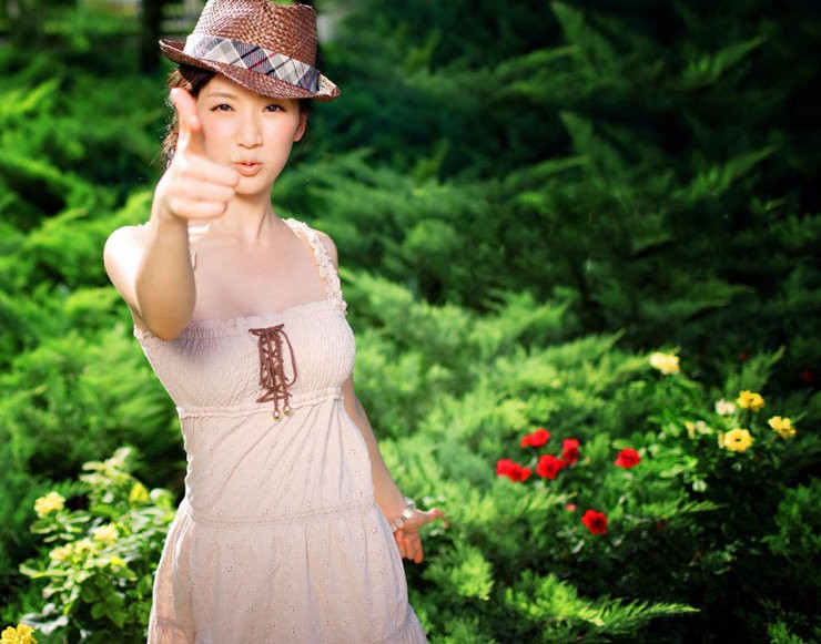 美女摄影:清纯靓丽女孩户外自拍图组