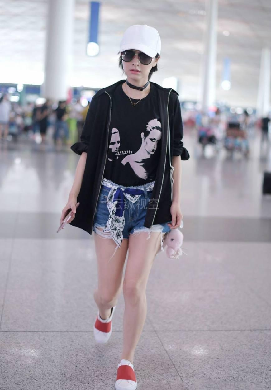 吴昕晒短发, 实则是晒项链, 网友: 心机girl!