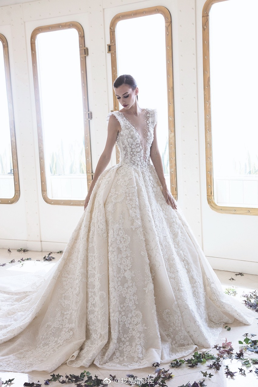 百看不腻的系列来自黎巴嫩高定ziad nakad