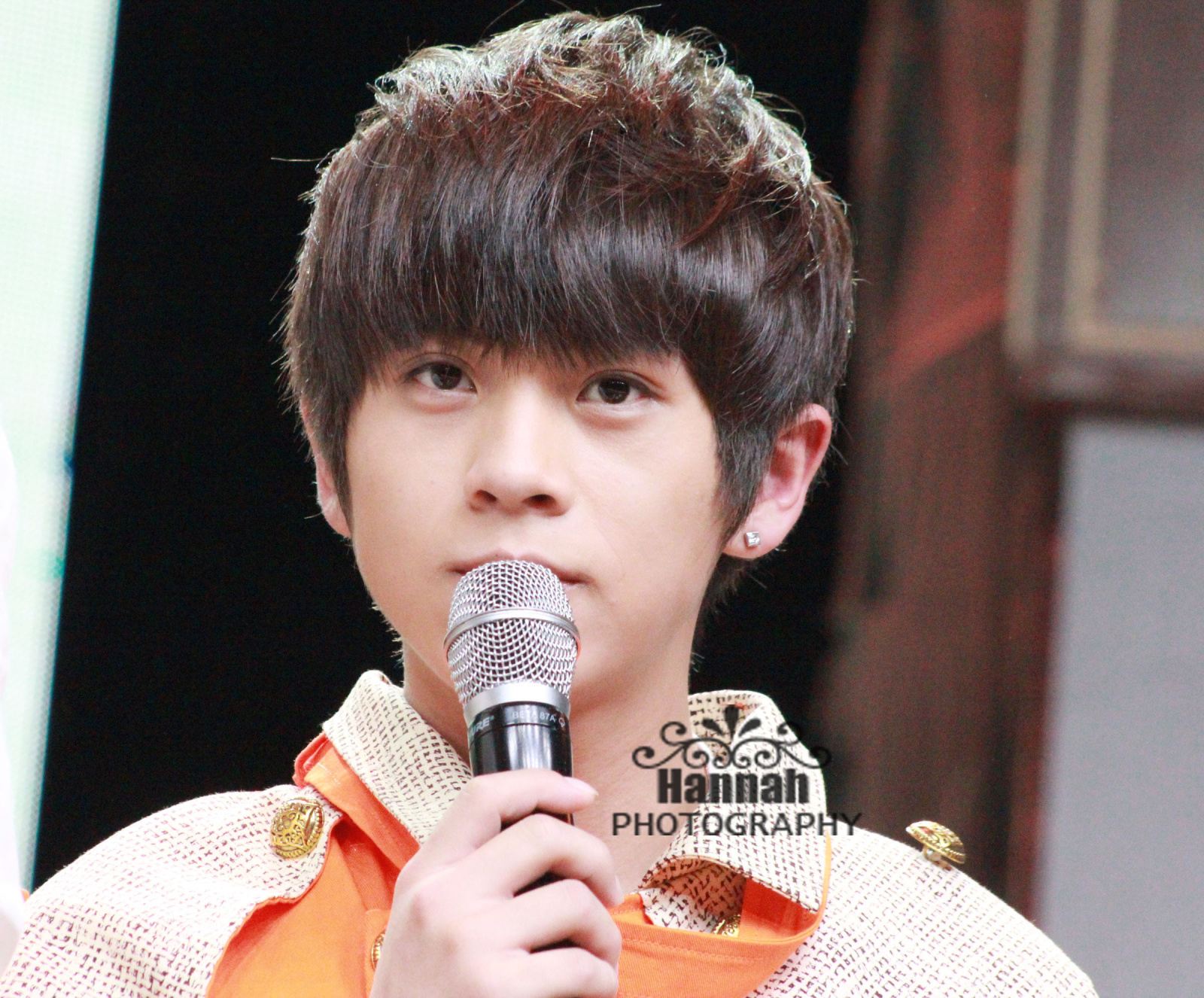 为何武艺不红却不着急,看他妈妈20年前的包包,家境一目了然