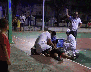 东莞一男子打篮球时突然猝死!这些异常征兆你还敢不当回事