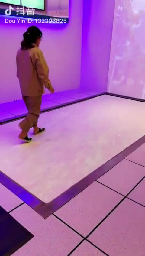 近期广州暴雨多人触电身亡,刚看到这个视频:如