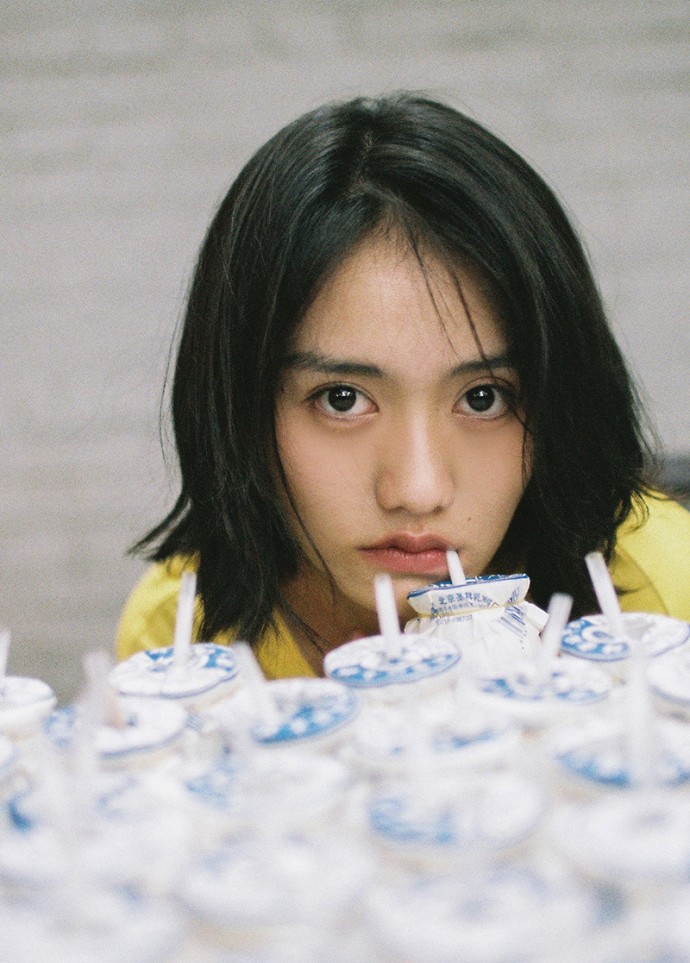 演员陆琦蔚曝光胶片质感写真 演绎复古文艺范_新浪看点