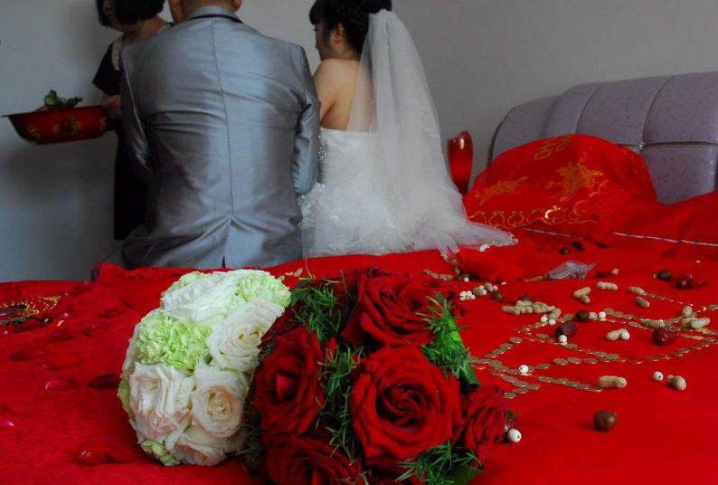 新婚之夜,老婆执意要分房睡,知道真相那一刻,我彻底的慌了