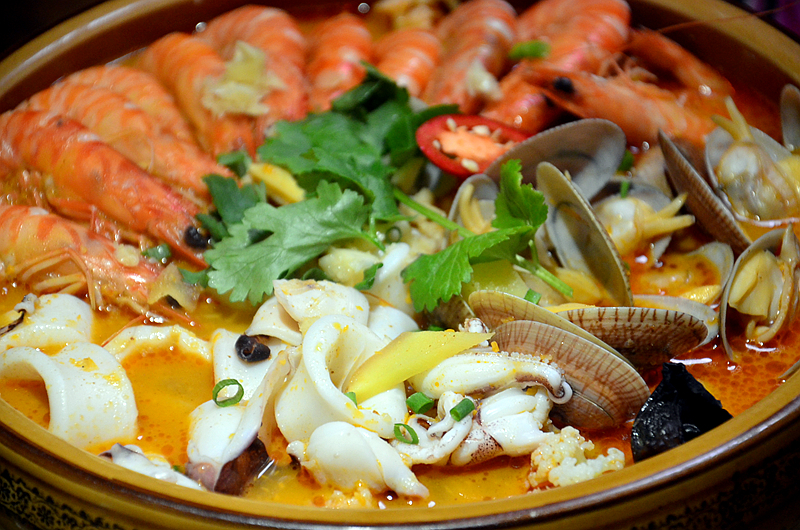 这家海鲜大排档主打两大厦门特色菜,每天晚上九点多还好多人排队