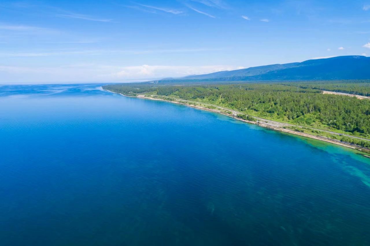 中国游客太会玩了,在蓝色贝加尔湖里游泳|贝加尔湖|蓝色|湖水_新浪新