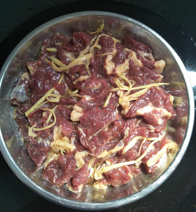 姜丝蒸牛肉——味道鲜美,又嫩又滑,连汤汁都没剩