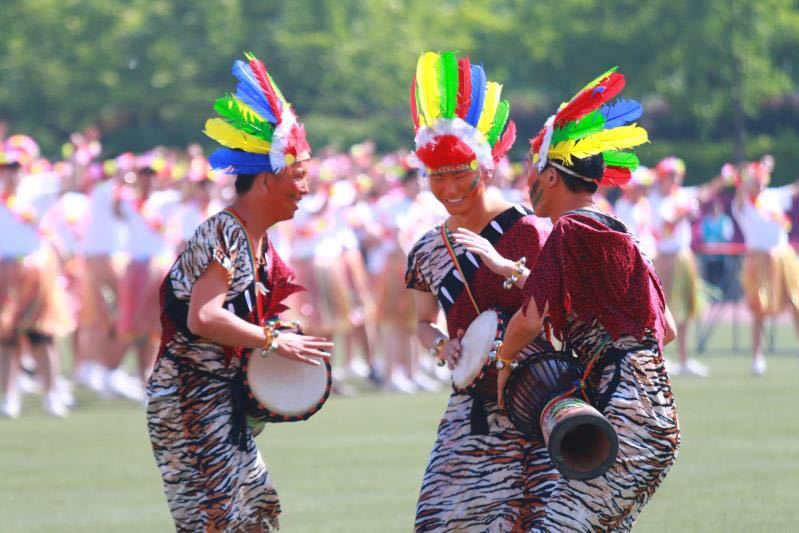 《活力eu》,其中草裙舞以古老的风韵,动听的乐曲,优美