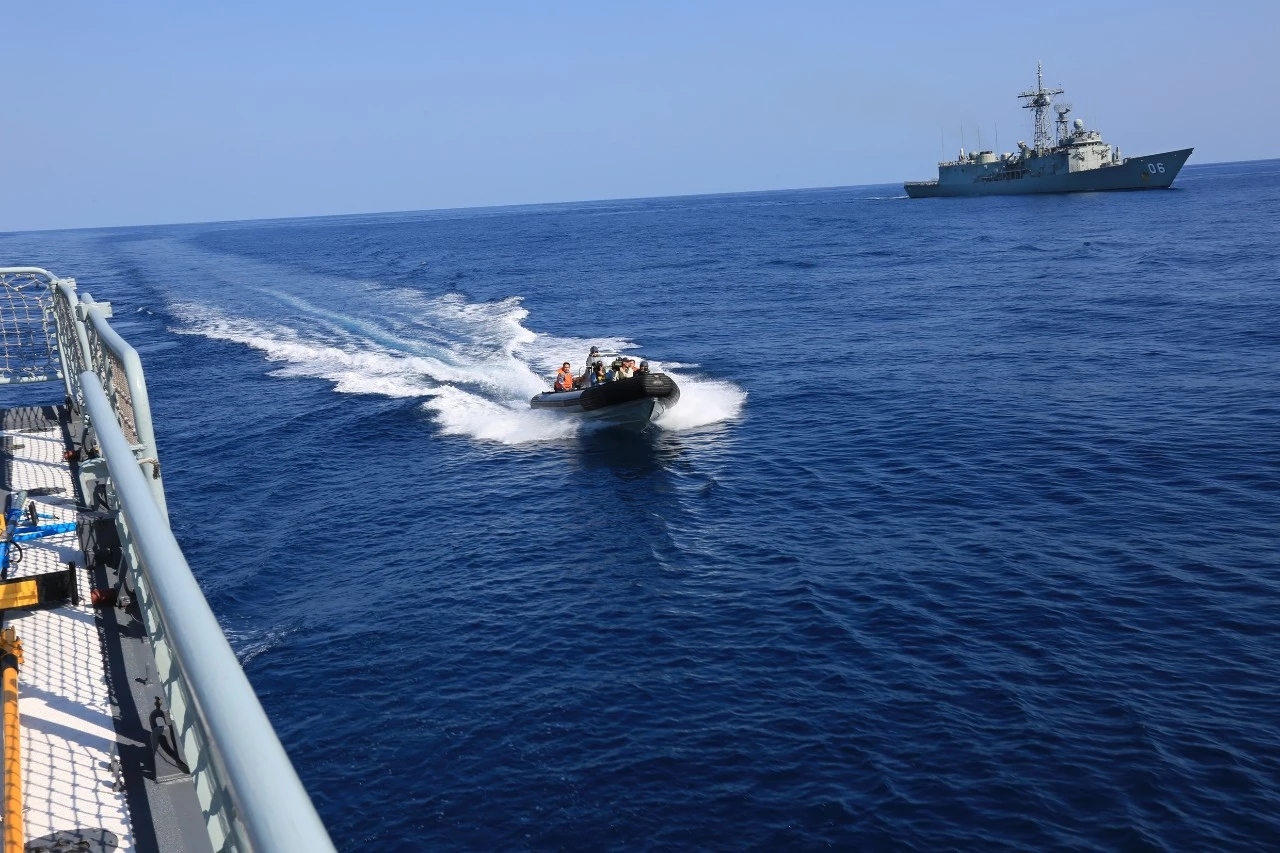 中国海军黄山舰在达尔文外海与澳大利亚,斯里兰卡,菲律宾等国海军进